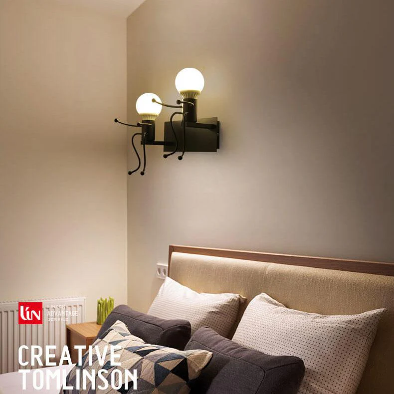 MetaalPro - Stoere Robot Wandlamp van Smeedijzer | Industrieel Design - Afbeelding 3