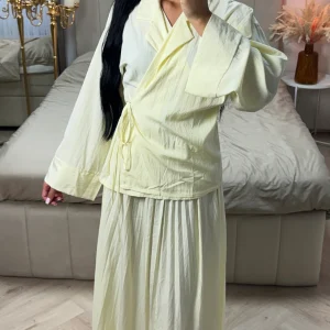 2-Delige Set van Viscoseblend met Overslag Top en Geplooide Rok