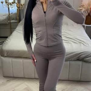 2-Delige Sportset met Rits & Flared Legging – Stretch Techmateriaal