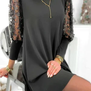 Elisabetha - Effen Jurk met Ronde Hals en Pofmouwen