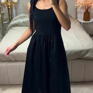 Aansluitende Midi Zomerjurk met Ribstof & Plooien