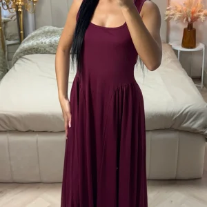 Aansluitende Mouwloze Zomerjurk met Vormende Snit