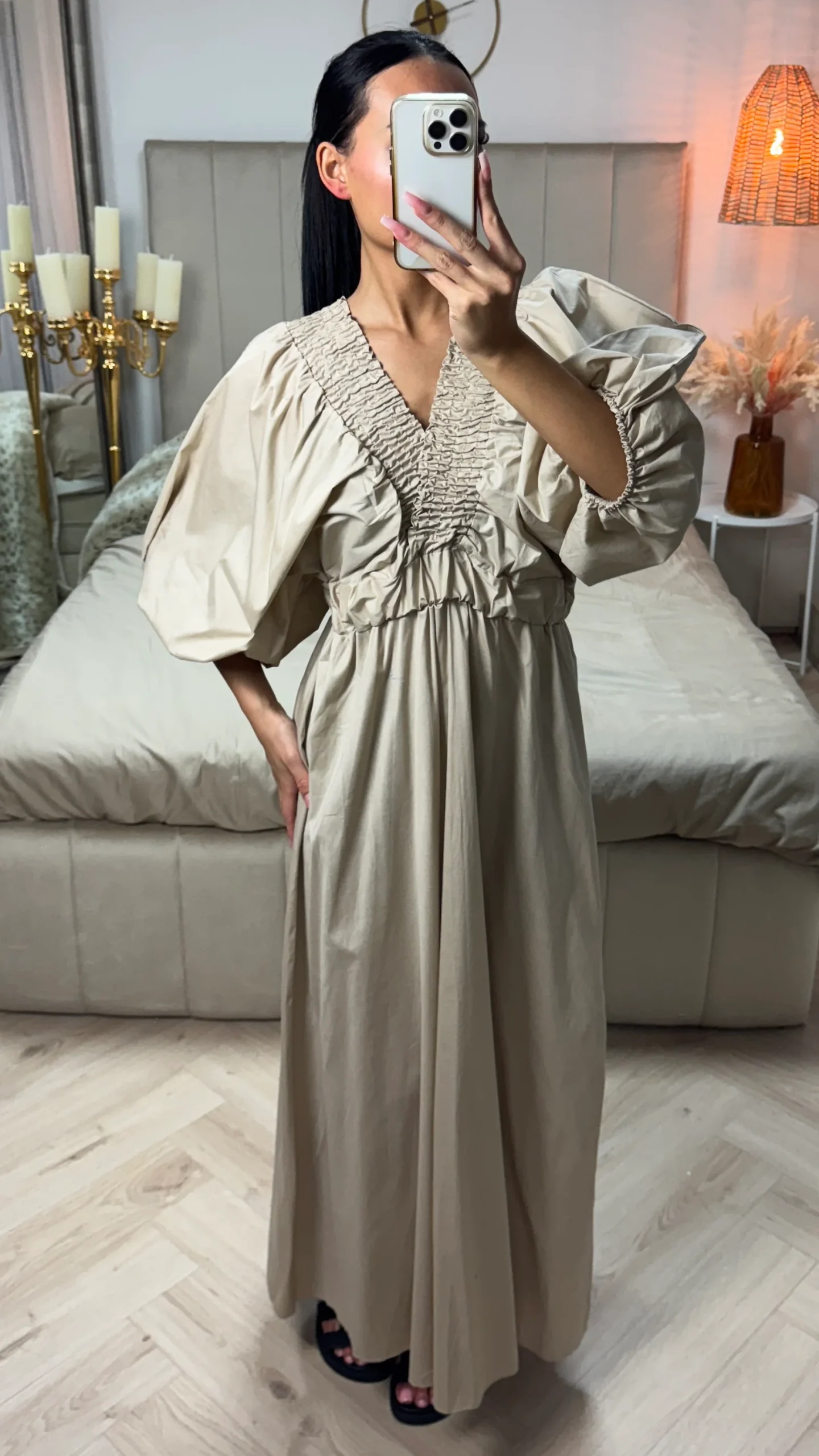 Maxi Jurk met Gerimpeld Detail en Open Rug - Afbeelding 5