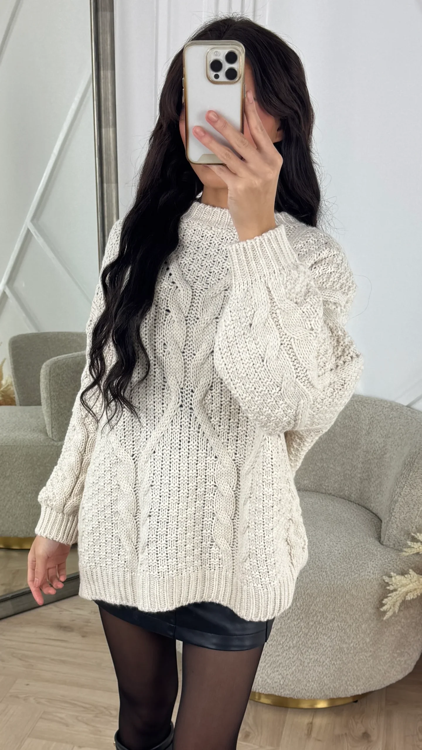 Oversized Cable Knit Sweater – Chunky & Cozy Fit