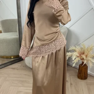 Satijnen Two-Piece Set met Kantdetails