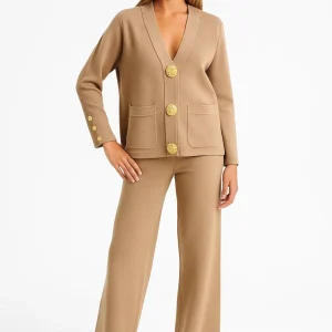 Set Met Gouden Knopen | Rechte Pantalon en Diepe V-Hals | Modern en Verfijnd