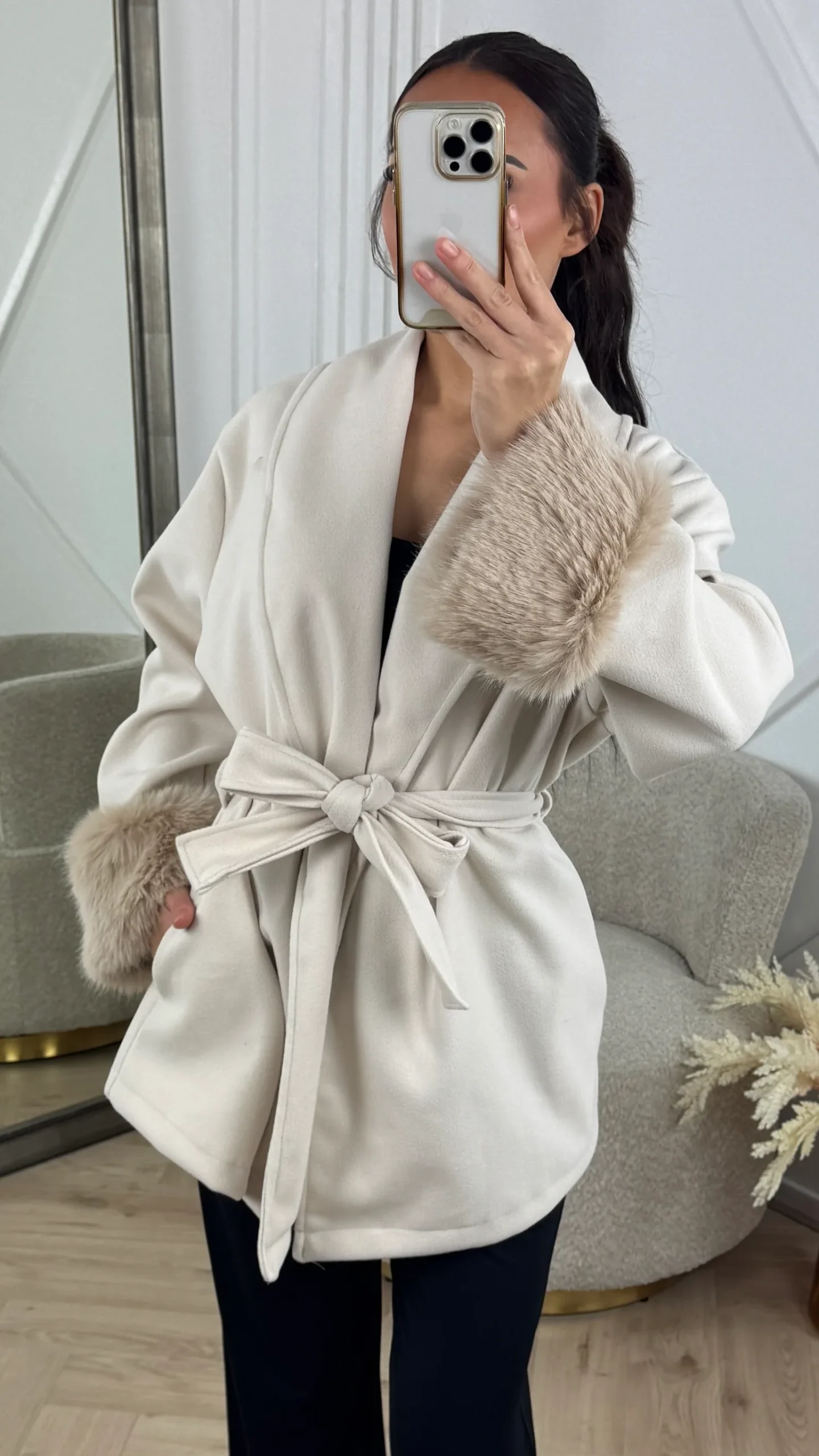 Wrap Coat met Faux Fur Manchetten