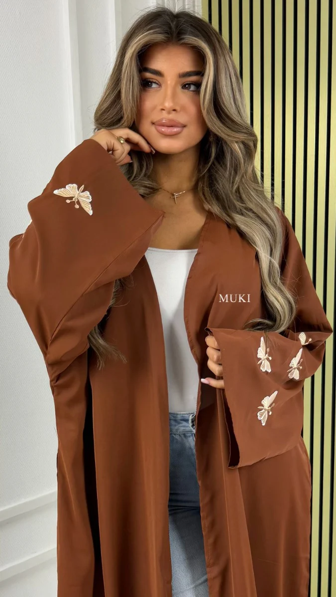 BY FARAH Satin Oversized Kimono Embroidered Butterfly Detail - Afbeelding 9