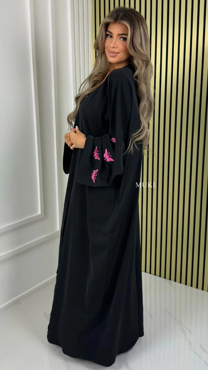 BY FARAH Satin Oversized Kimono Embroidered Butterfly Detail - Afbeelding 4