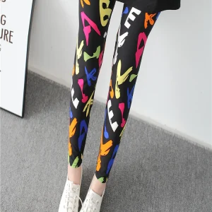 Zwarte legging met gekleurde letters