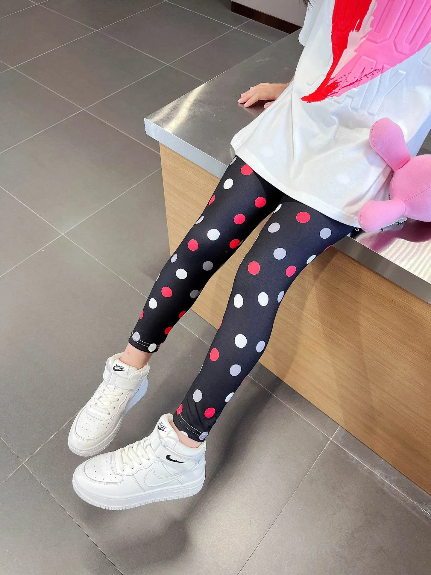 Zwarte legging met stippen - Afbeelding 4